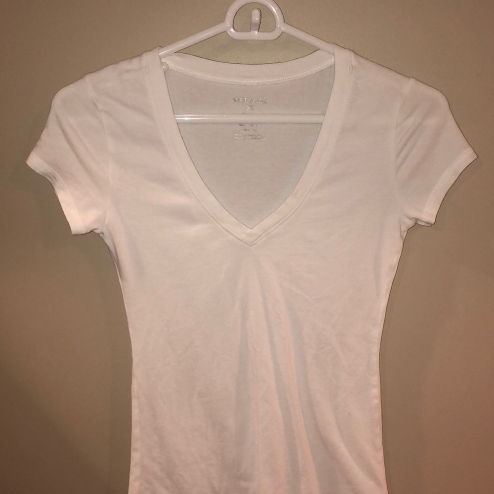 V-neck, fitted t-shirt